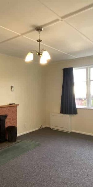 3 Bedroom in Hewer Crescent - Photo 1