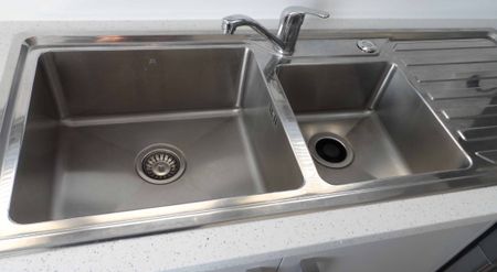 Hamilton East 4 Bedrooms, Lawns mowed - Photo 2