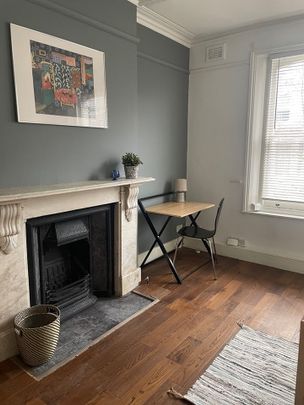 Room in a Shared Flat, London, W3 - Photo 1