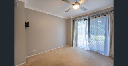 Spacious 5 bedroom Home - Photo 4