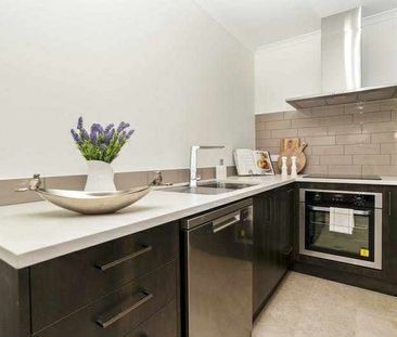 A coastal 2 bedroom home - Photo 3