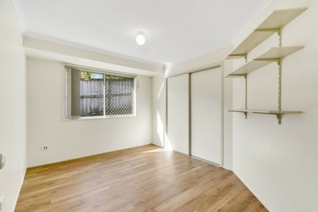 SENSATIONAL FAMILY HOME - Photo 4