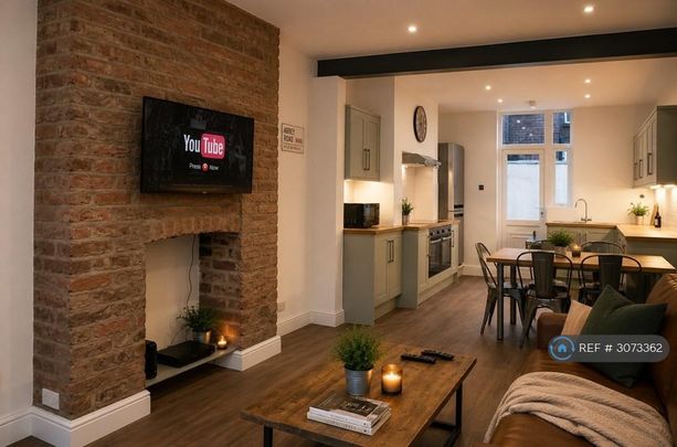 7 bedroom terraced house to rent - Photo 1