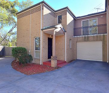 Spacious 3-Bedroom Townhouse with Outdoor Entertaining - Photo 6