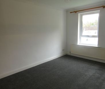 3 bed Terraced - To Let - Photo 2