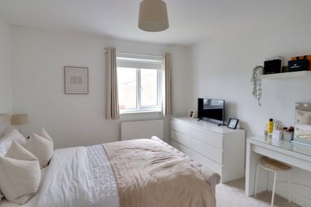 3 bedroom semi-detached house to rent - Photo 4