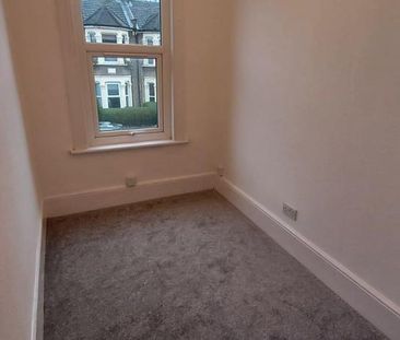 3 bedroom flat to rent - Photo 2
