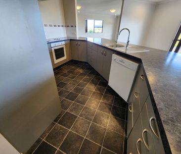Spacious 4-Bedroom Home in Lepperton - Photo 3