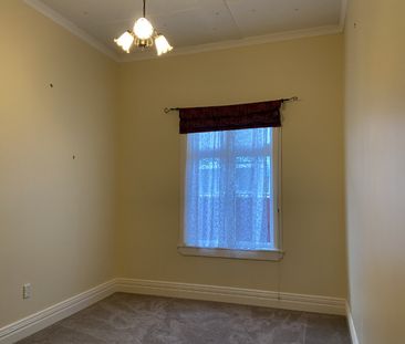 Beautiful Boulcott Villa - Photo 3