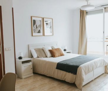 Room in a shared 4-bedroom apartment for rent in El Gòtic. - Foto 6