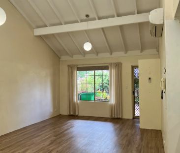 Spacious 2 bedroom unit in prime South Bunbury location. - Photo 2
