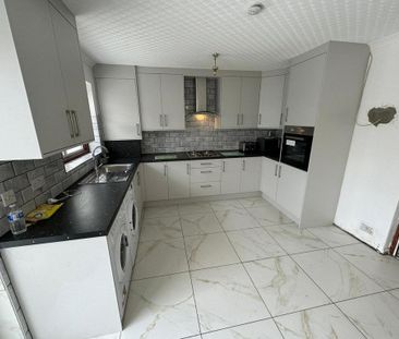4 bedroom terraced house to rent - Photo 5