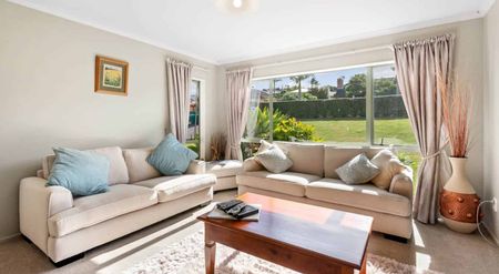 Spacious Family Home - Photo 5