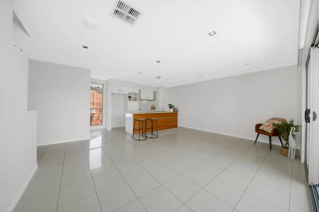 4/11 Huddart Street, Alderley. - Photo 2