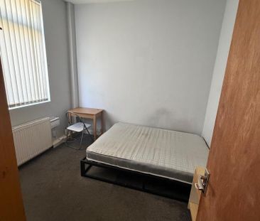 4 bedroom house of multiple occupation to rent - Photo 2