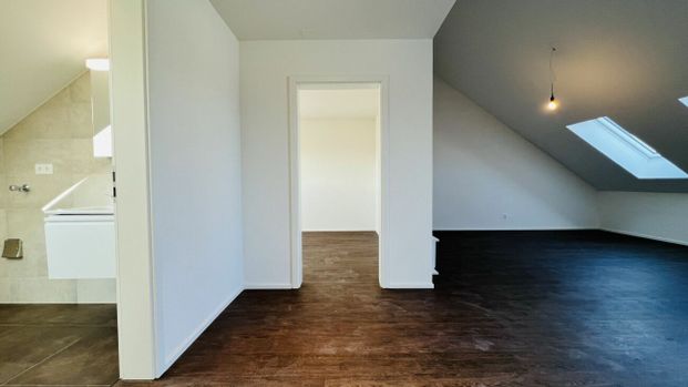 Totalsanierte 2.5-Zimmer-Wohnung mit Balkon und eigenem Waschturm - Photo 1