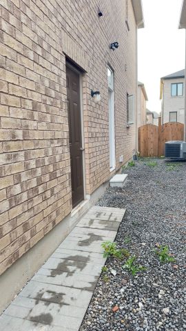 For Lease - 24 Mcdonough Gardens, Hamilton, Ontario - Photo 2