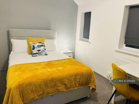 1 bedroom in a house share to rent - Photo 2