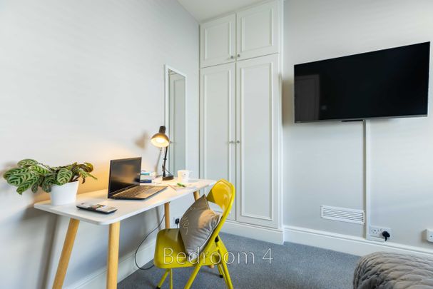 Room 5 - Photo 1