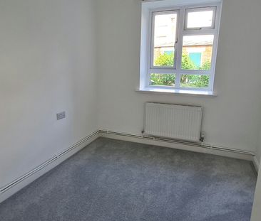 Flat to rent on - Photo 1