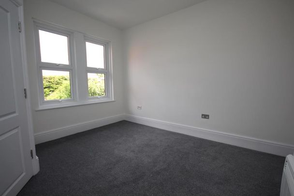 17 Kingsway, Woking - 1 bedroomProperty for lettings - Seymours - Photo 1