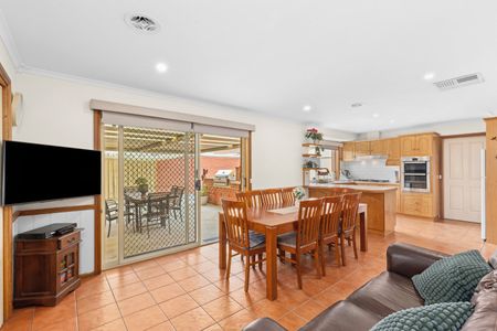 Immaculate Family Home in Ideal Location - Photo 4