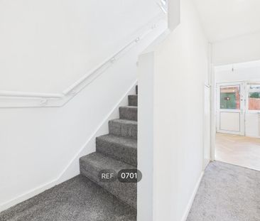 2 bedroom terraced house to rent - Photo 4