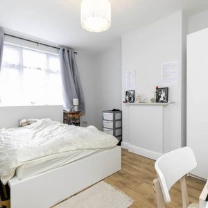 Stunning Apartment - Photo 2