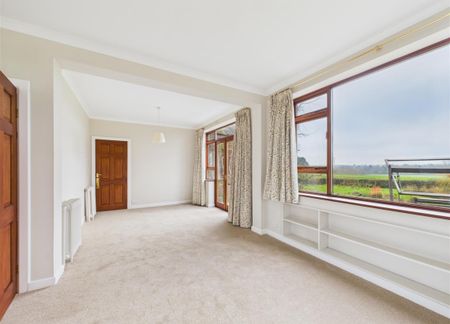 6 bedroom house - detached to rent - Photo 2