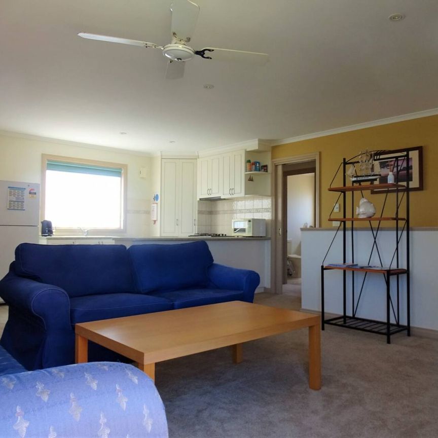 The waves will beckon from across the road - UNIQUE position. - Photo 1