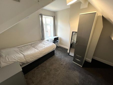 1 bedroom in a house share to rent - Photo 3