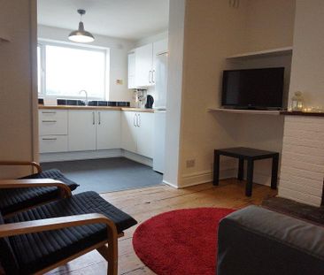 3 bedroom end of terrace house to rent - Photo 2