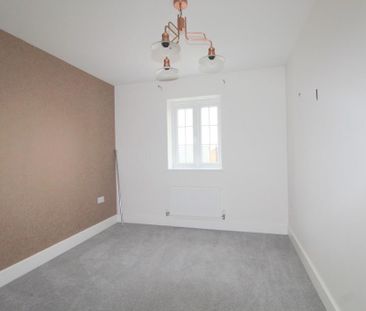 3 bedroom end of terrace house to rent - Photo 4