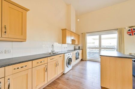 2 bedroom penthouse to rent - Photo 5