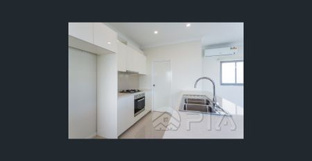 Freshly Painted Home in a Vibrant Community – Prime Location & Ideal for Families - Photo 5