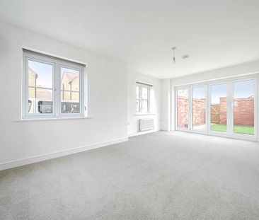 4 bedroom detached house to rent - Photo 2