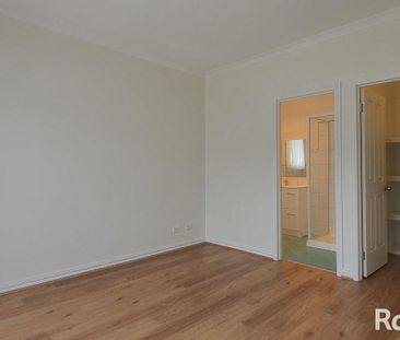 Modern 3-Bedroom Unit in Prime St Albans Location - Photo 4