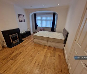 1 bedroom in a house share to rent - Photo 3