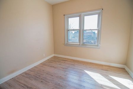 SPACIOUS 2 BEDROOM APARTMENT FOR RENT IN WELLAND!! - Photo 4