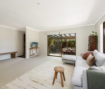 Fantastic family home that offers a relaxed coastal lifestyle - Photo 2