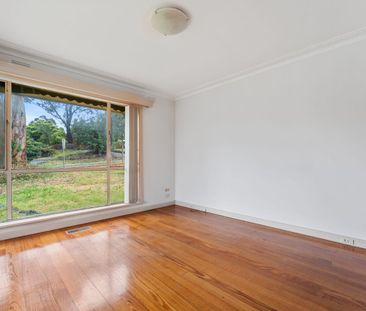 Spacious 4-Bedroom Family Home with gardening included! - Photo 2
