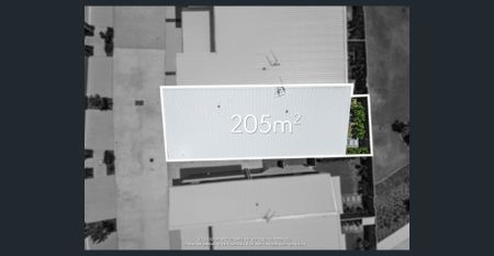 Executive Living - 4 Bedroom Townhouse - Photo 5