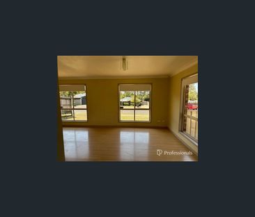 96 Mackellar Drive, Boronia Heights, Qld 4124 - Photo 6