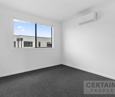 Stunning New Double-Storey Residence in Mambourin - Photo 6