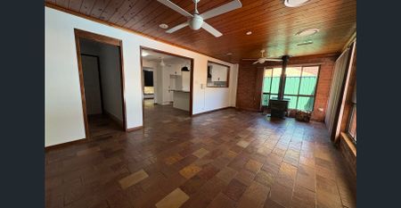 Spacious Family Home with Pool & Fireplace - Photo 5