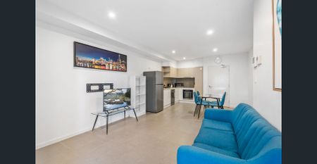 Stylish 3-Bedroom, 3-Bathroom Unit – Furnished or Unfurnished Option! - Photo 2