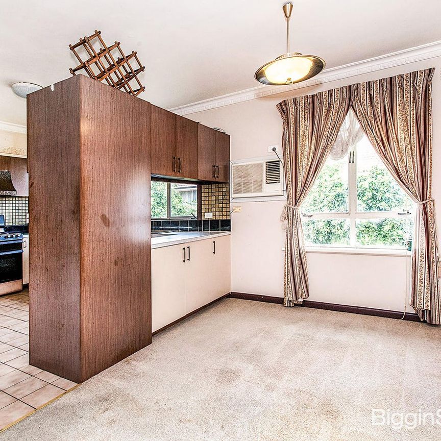 Charming Family Home - Photo 1