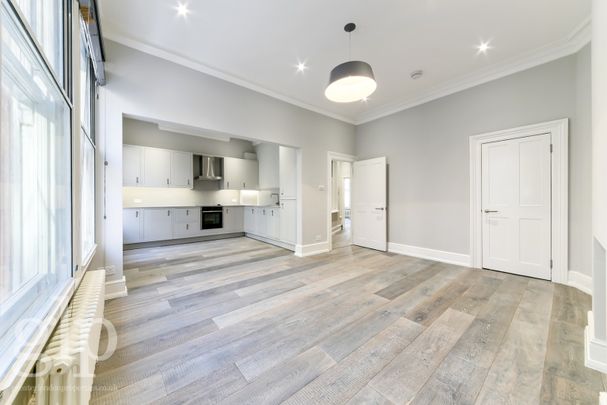 2 Bedroom Flat, Shaftesbury Avenue, London, Greater London, Covent Garden, WC2H - Photo 1