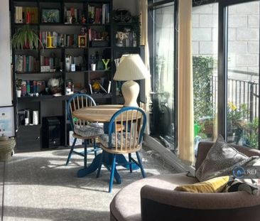 2 bedroom penthouse to rent - Photo 3