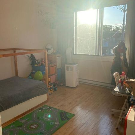 5 1/2 for rent in NDG / 5 1/2 a Louer dans NDG - Photo 3